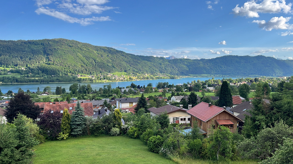 Panoramablick auf den Ossiacher See